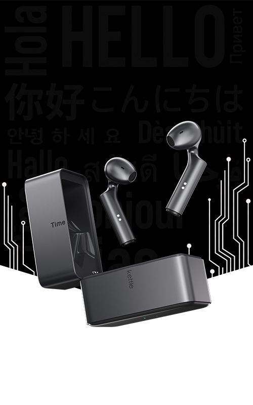 블랙 W4 Plus AI 통역 이어버드와 열린 충전 케이스 제품 사진